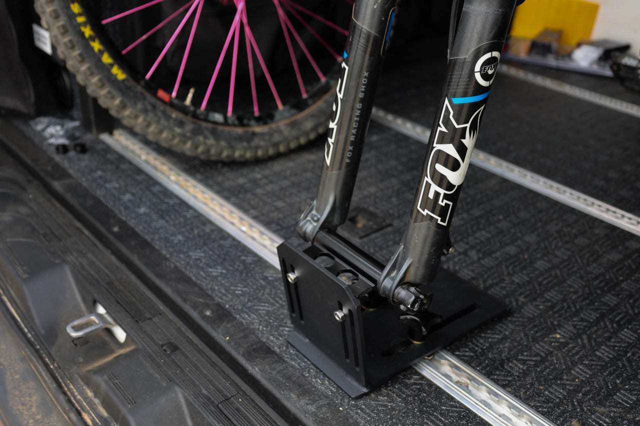 BÖHM UNIVERSAL BIKE MOUNT.