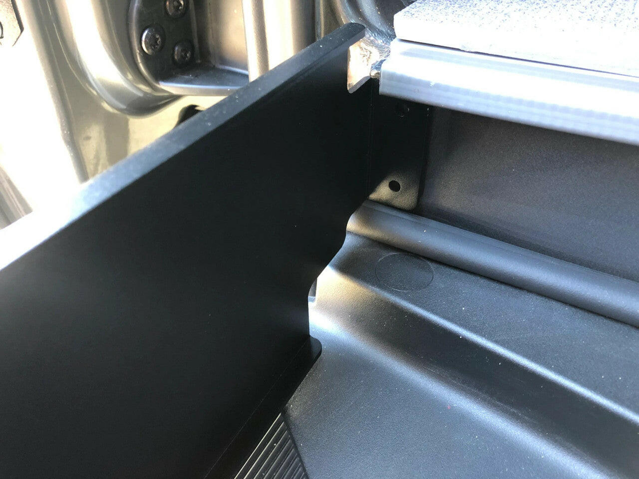 07 + SPRINTER VAN SLIDING DOOR STEP RETAINING BOX.