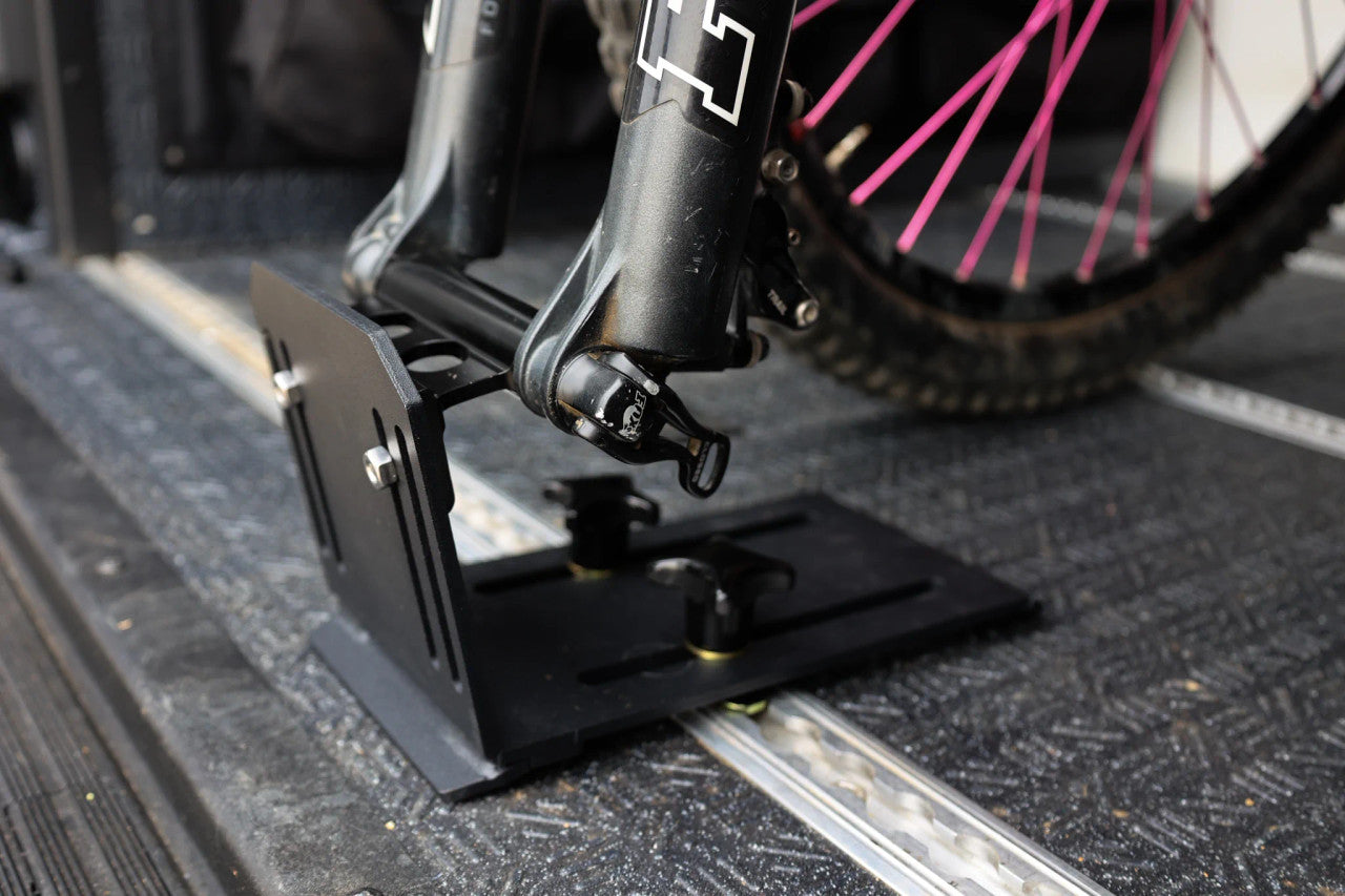 BÖHM UNIVERSAL BIKE MOUNT.